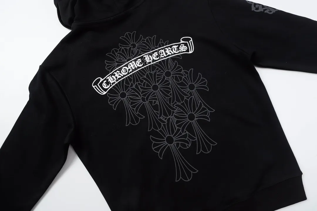 Q23—P230 -Chrome Hearts/Chrome Hearts printed zipper sweatshirt cardigan jacket -420 grams of high-density, high-quality wool, soft, delicate and skin-friendly, soft and silky to the touch, warm and skin-friendly -The hardware zipper accessories are all customized and full of details -Colour: black -Size: S M L XL